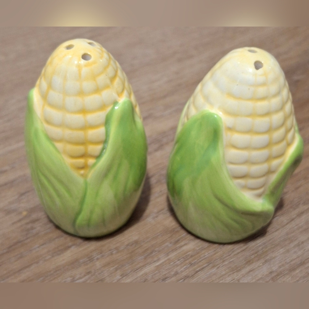 Vintage Corn Salt & Pepper Shakers.
